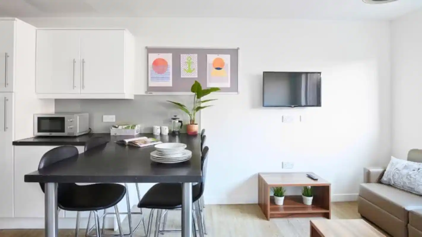 Amenities?w=400&h=260&fit=crop&q=40&auto=format&trim=auto