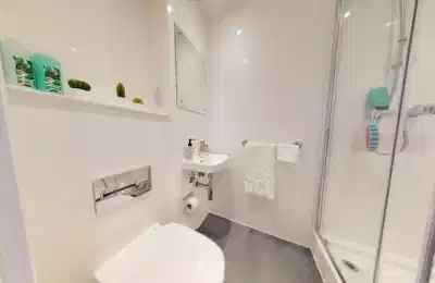 Amenities?w=400&h=260&fit=crop&q=40&auto=format&trim=auto