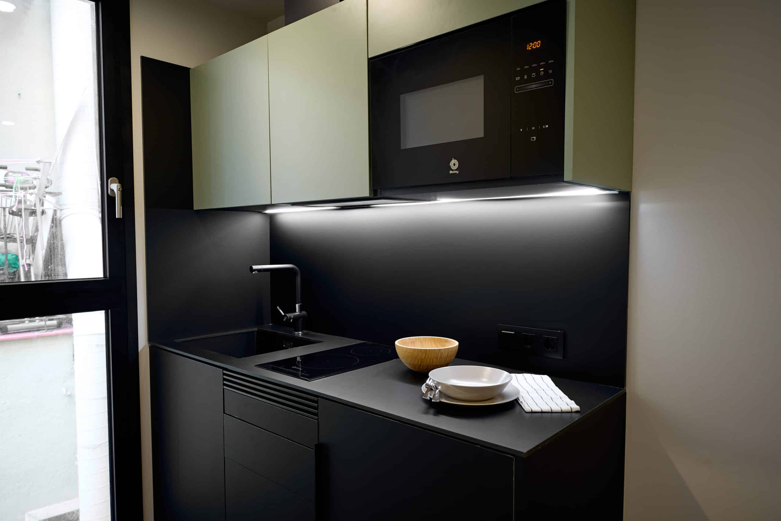 Common Area?w=400&h=260&fit=crop&q=40&auto=format&trim=auto