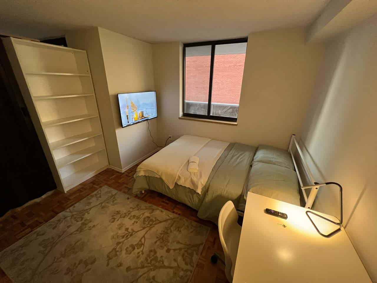 Exterior?w=400&h=260&fit=crop&q=40&auto=format&trim=auto