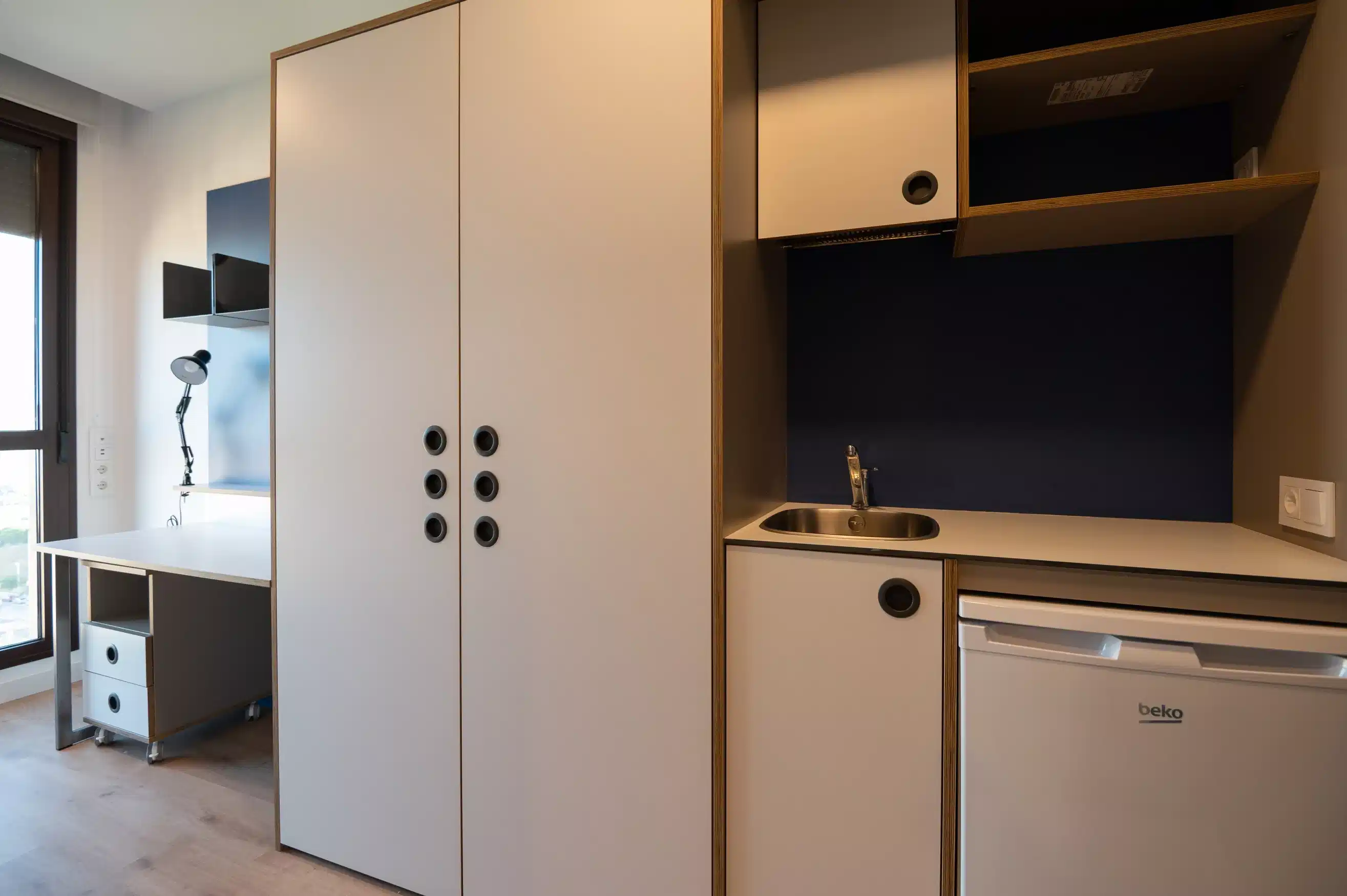 Exterior?w=400&h=260&fit=crop&q=40&auto=format&trim=auto