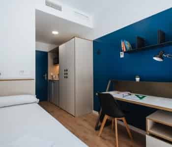 Common Area?w=400&h=260&fit=crop&q=40&auto=format&trim=auto