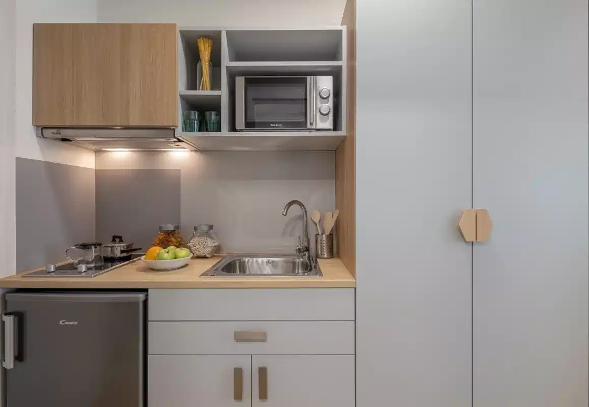 Exterior?w=400&h=260&fit=crop&q=40&auto=format&trim=auto