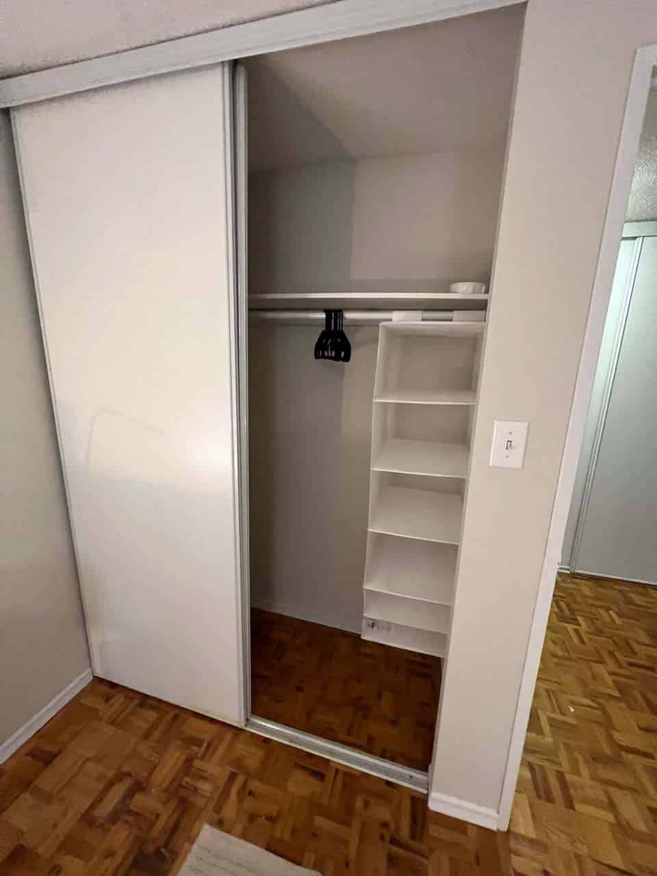 Exterior?w=400&h=260&fit=crop&q=40&auto=format&trim=auto