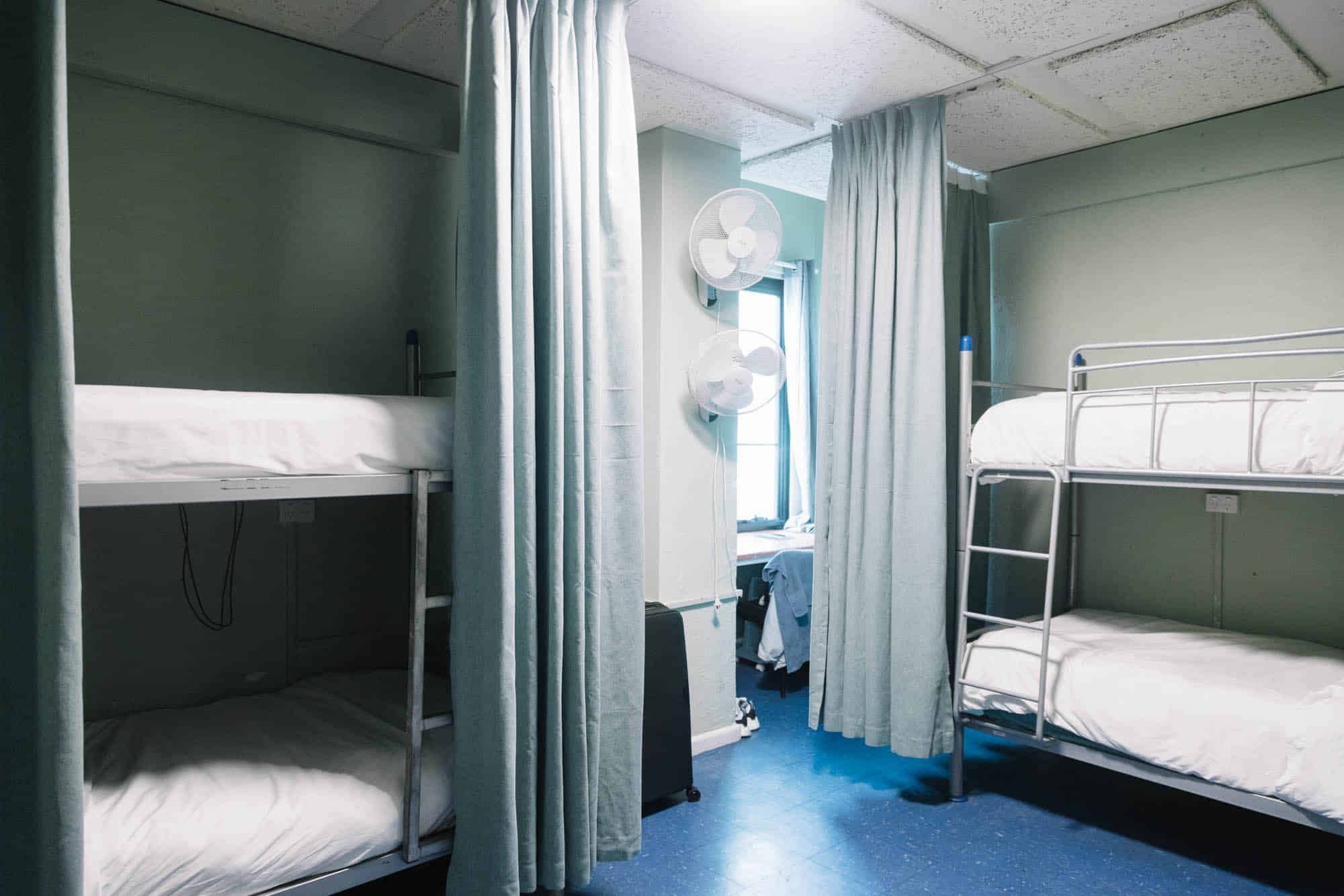 Common Area?w=400&h=260&fit=crop&q=40&auto=format&trim=auto