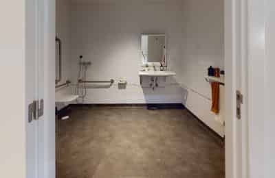 Bedroom?w=400&h=260&fit=crop&q=40&auto=format&trim=auto