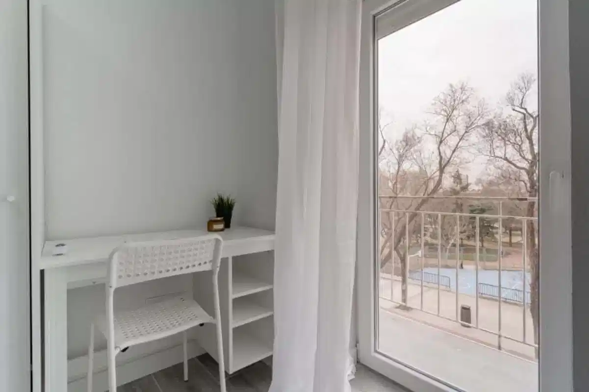 Exterior?w=400&h=260&fit=crop&q=40&auto=format&trim=auto