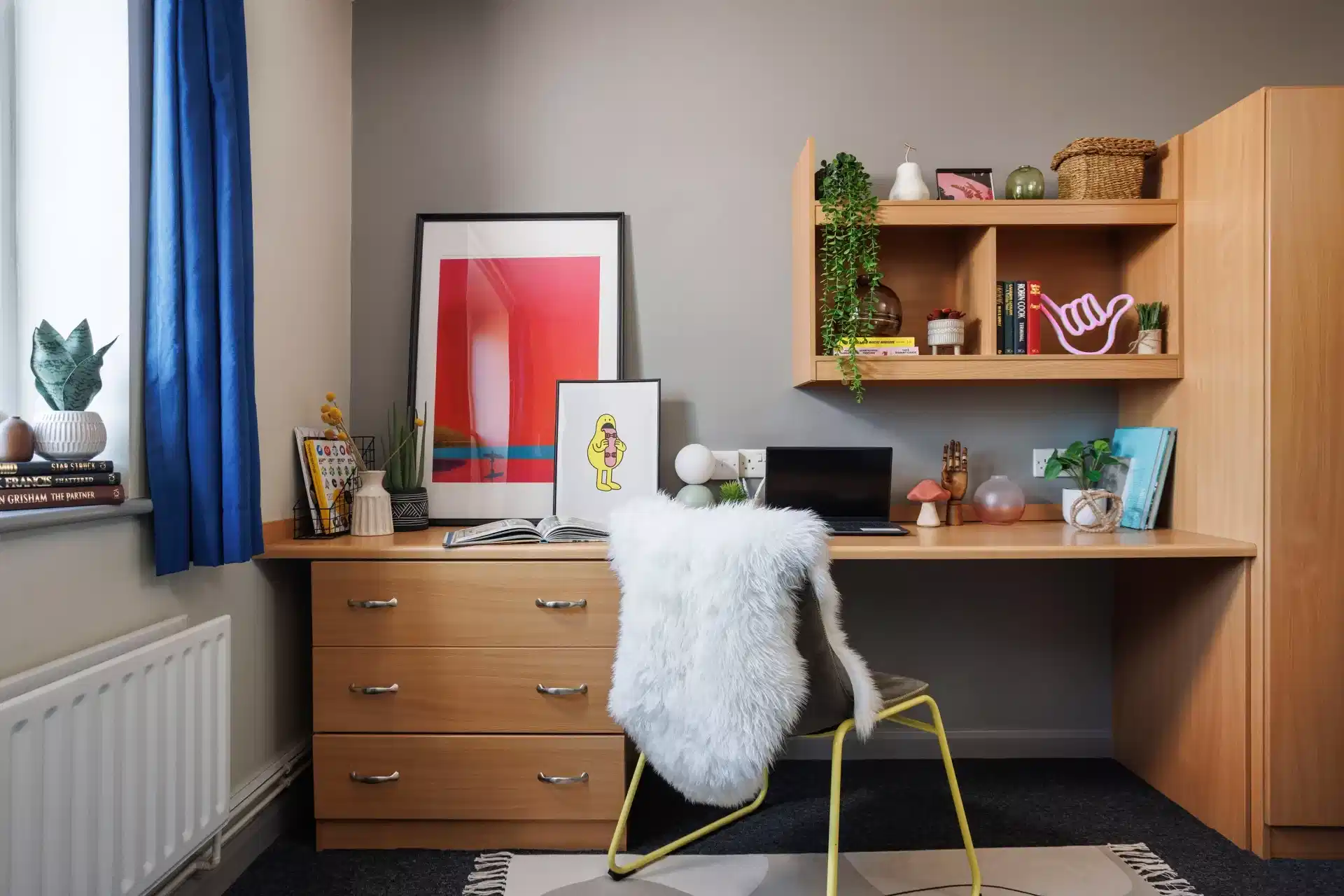 Exterior?w=400&h=260&fit=crop&q=40&auto=format&trim=auto