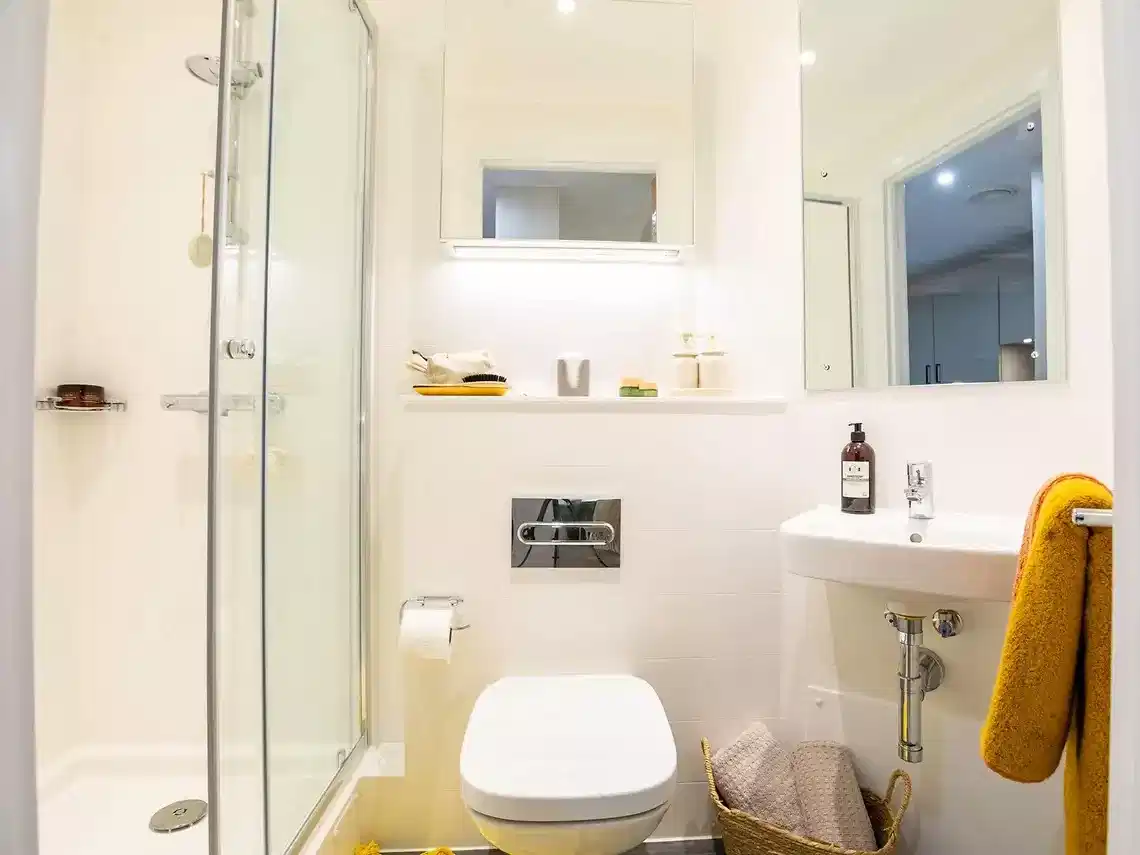 Common Area?w=400&h=260&fit=crop&q=40&auto=format&trim=auto