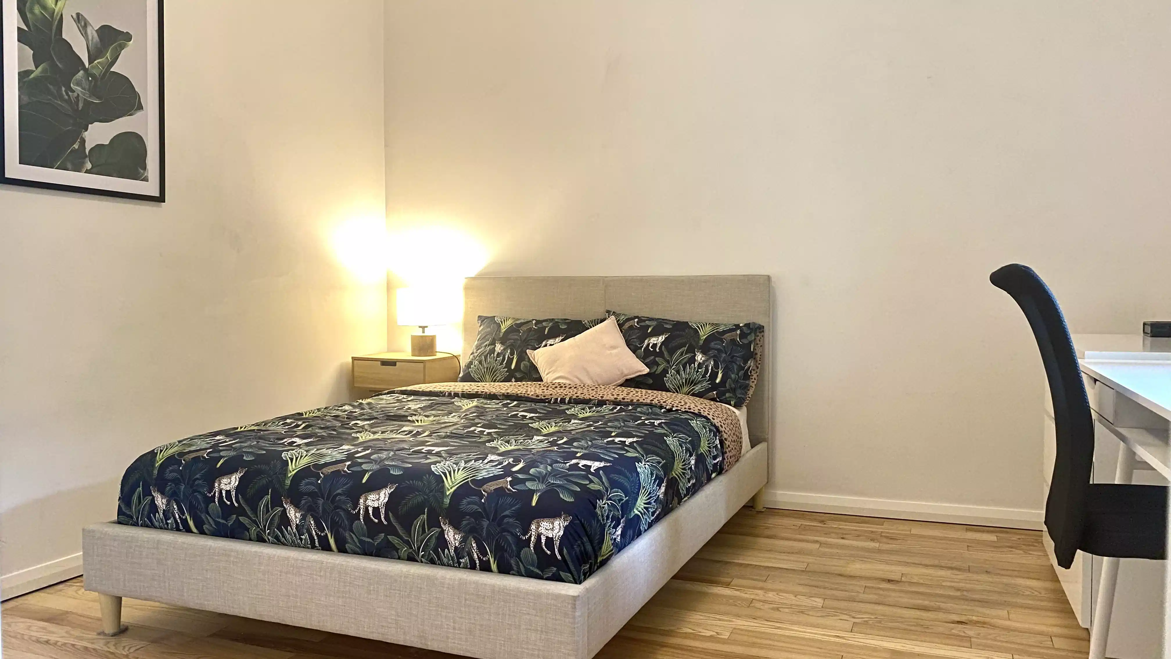 Exterior?w=400&h=260&fit=crop&q=40&auto=format&trim=auto