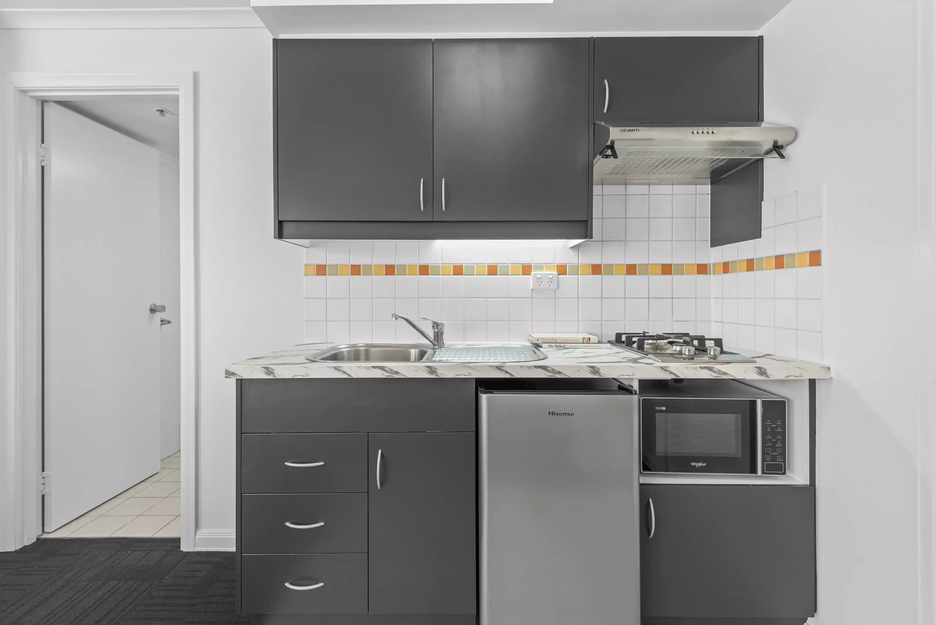 Bedroom?w=400&h=260&fit=crop&q=40&auto=format&trim=auto