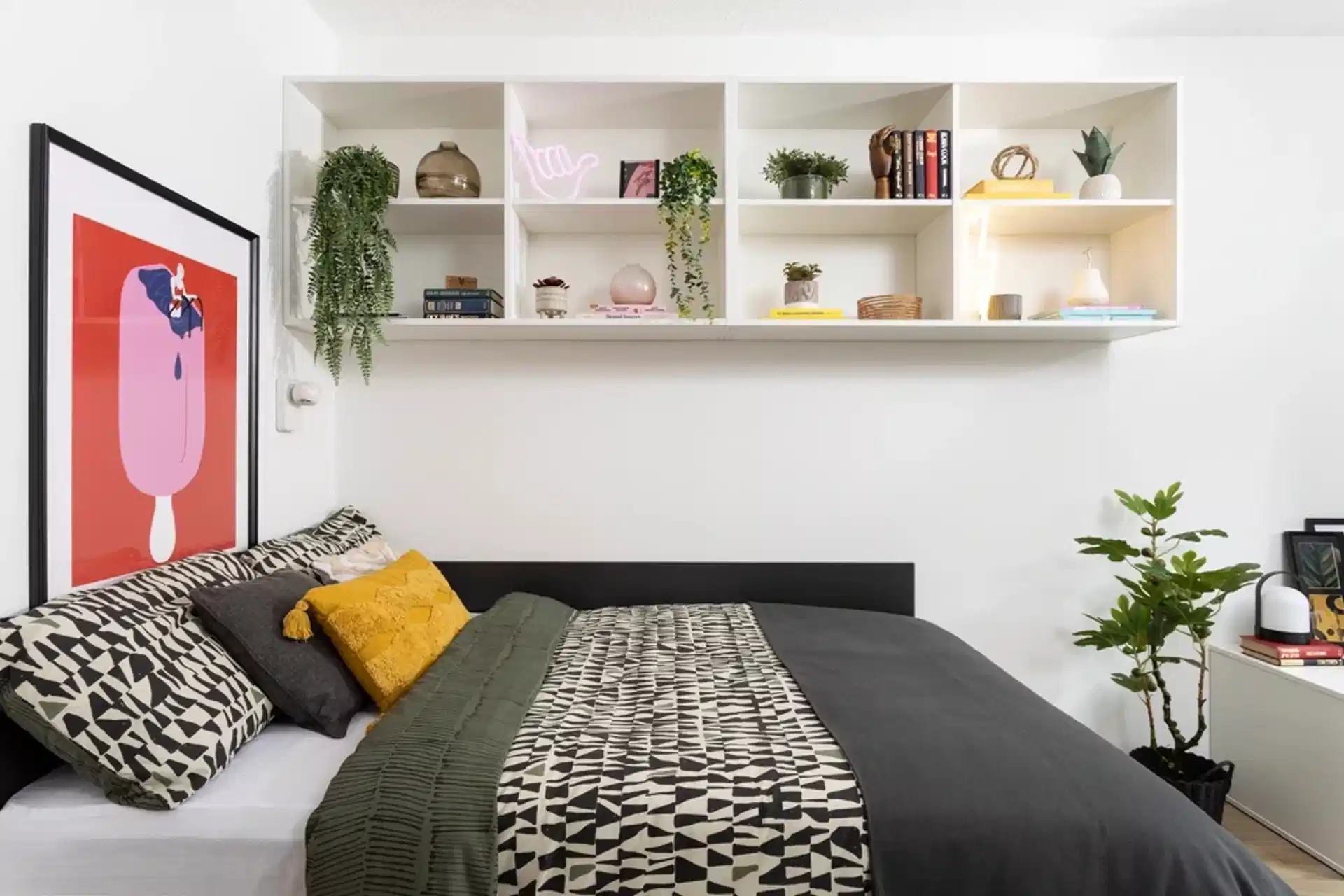 Exterior?w=400&h=260&fit=crop&q=40&auto=format&trim=auto