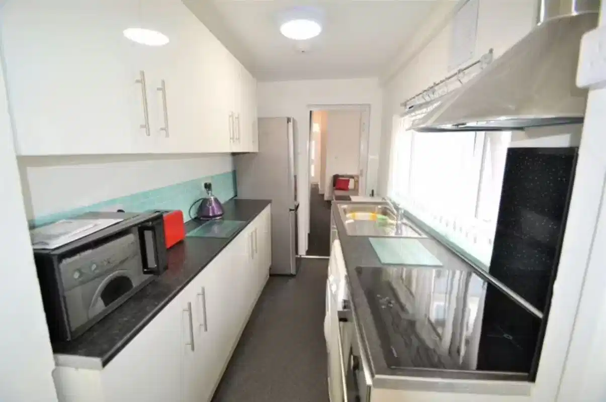 3 Bedroom Apartment - Amenities?w=400&h=260&fit=crop&q=40&auto=format&trim=auto