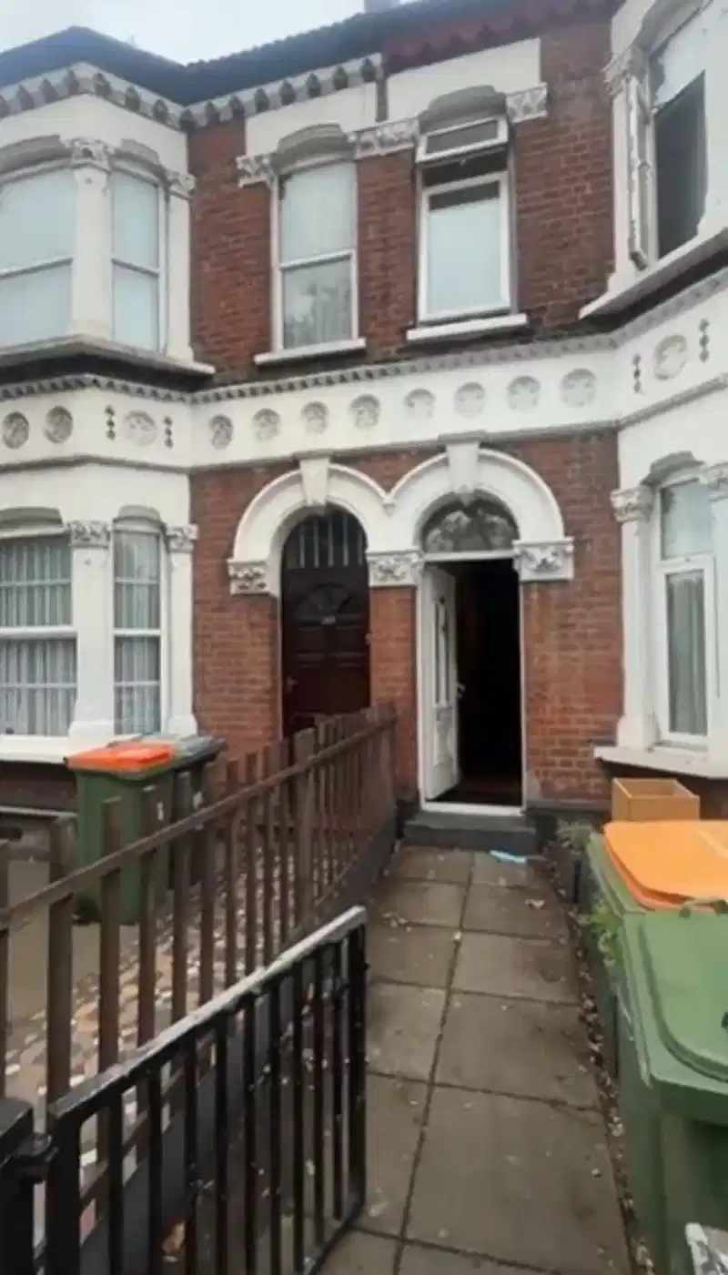 ?w=400&h=260&fit=crop&q=40&auto=format&trim=auto