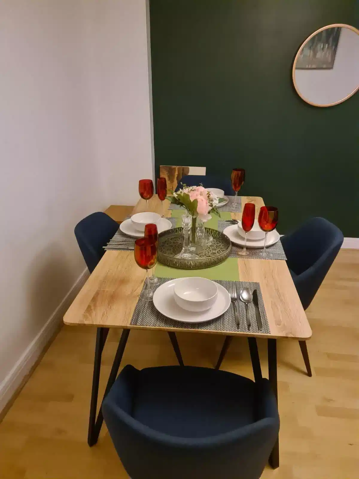 ?w=400&h=260&fit=crop&q=40&auto=format&trim=auto