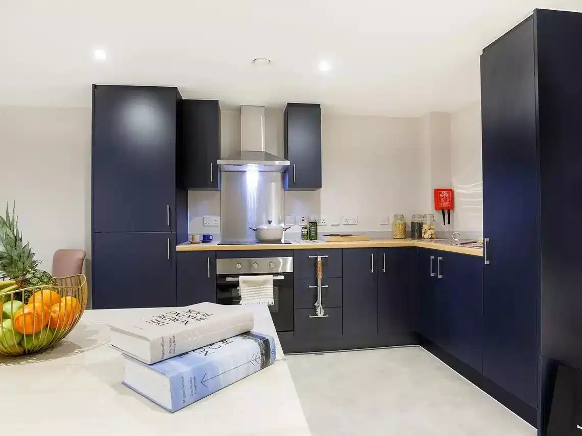 Exterior?w=400&h=260&fit=crop&q=40&auto=format&trim=auto