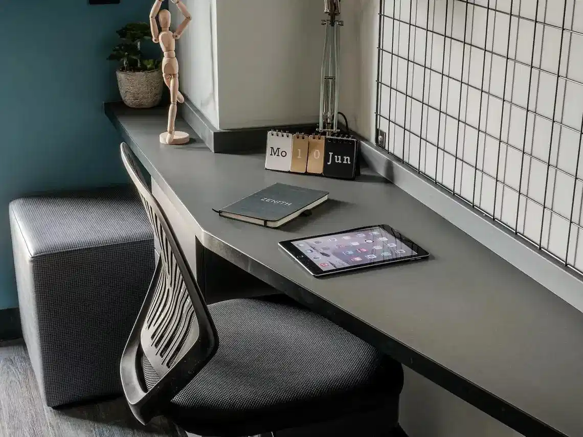 Common Area?w=400&h=260&fit=crop&q=40&auto=format&trim=auto