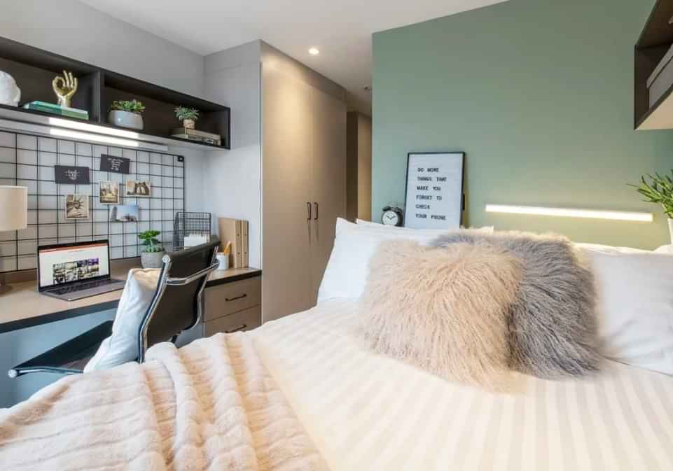 Amenities?w=400&h=260&fit=crop&q=40&auto=format&trim=auto