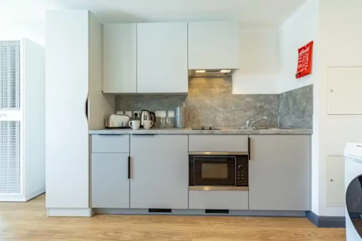 Common Area?w=400&h=260&fit=crop&q=40&auto=format&trim=auto