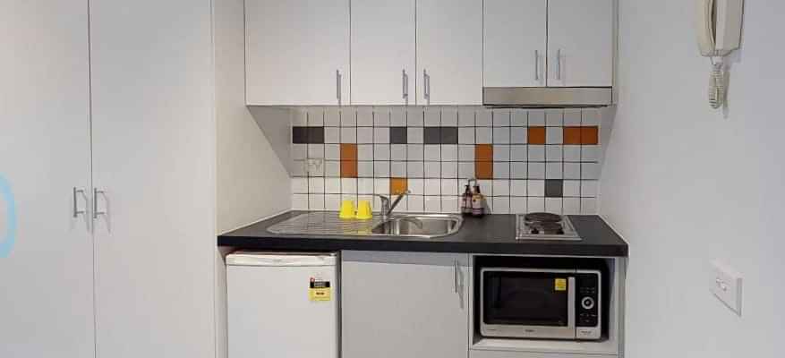 Common Area?w=400&h=260&fit=crop&q=40&auto=format&trim=auto