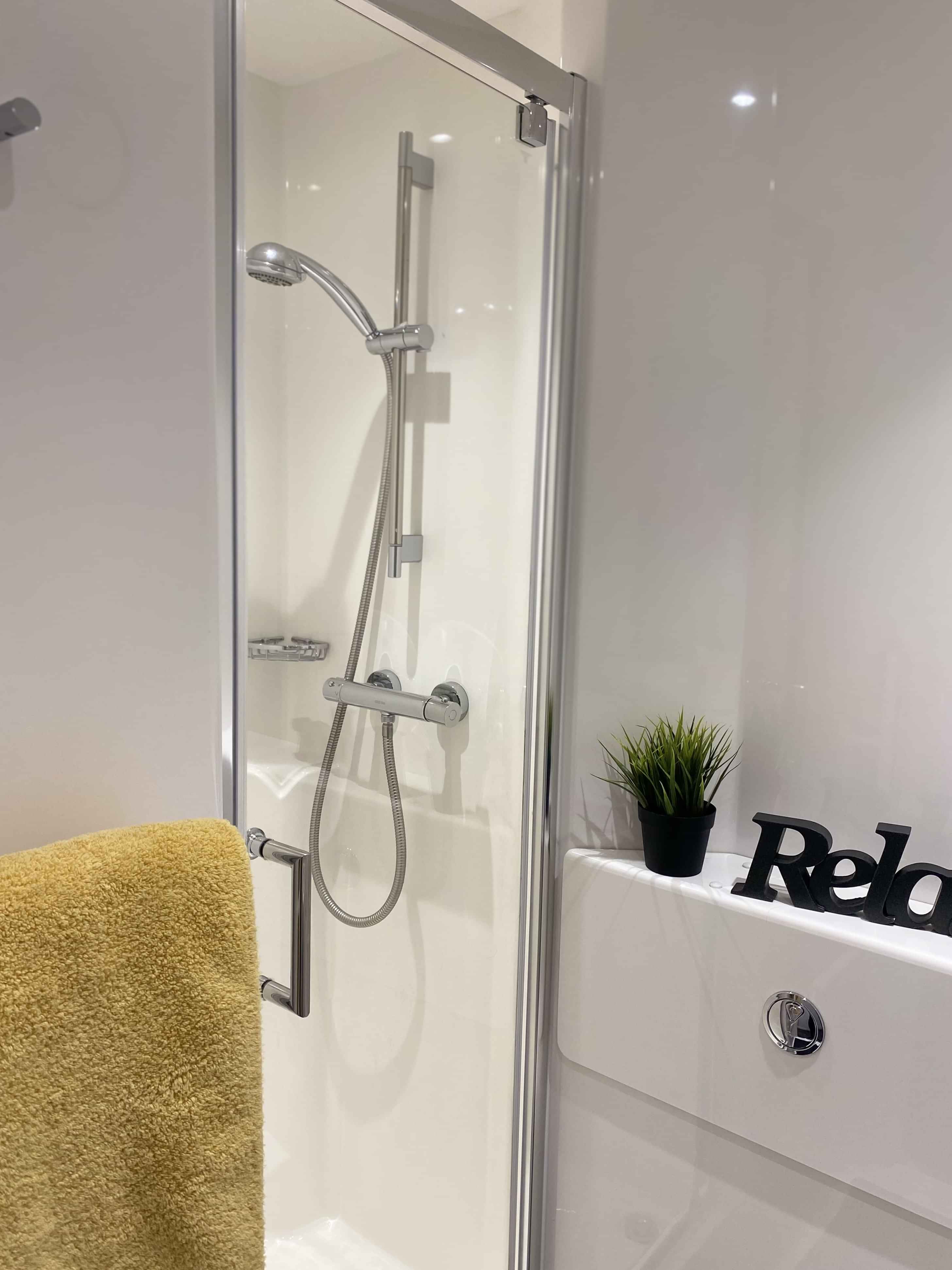 Common Area?w=400&h=260&fit=crop&q=40&auto=format&trim=auto