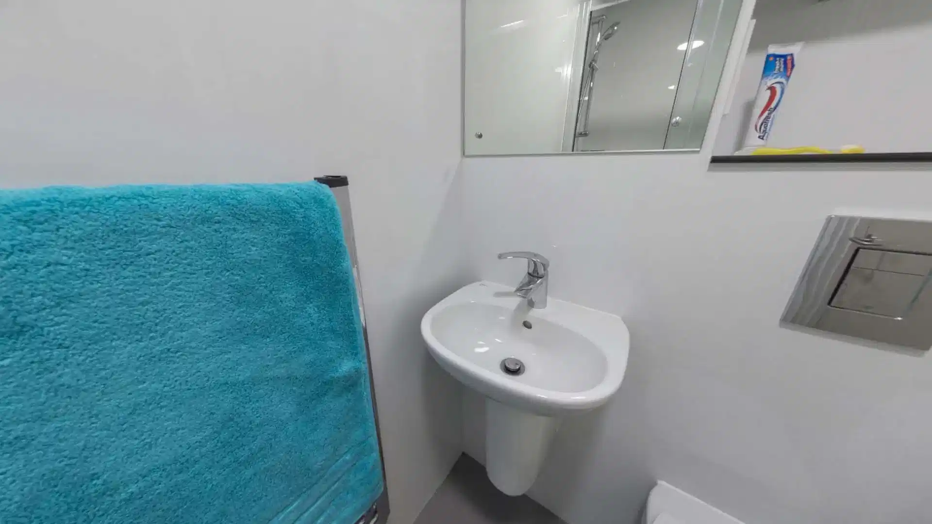 Kitchen?w=400&h=260&fit=crop&q=40&auto=format&trim=auto