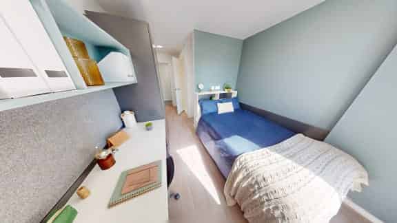 Common Area?w=400&h=260&fit=crop&q=40&auto=format&trim=auto