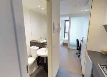 Exterior?w=400&h=260&fit=crop&q=40&auto=format&trim=auto