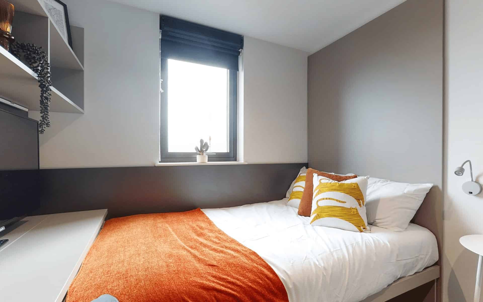 Exterior?w=400&h=260&fit=crop&q=40&auto=format&trim=auto