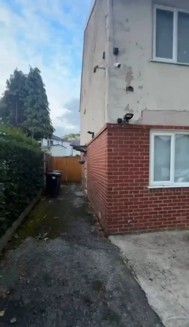 Room in a 2 Bedroom Apartment, 17 Elms Rd, Unsworth, Manchester M45 8GF - Manchester, England, United Kingdom - Exterior