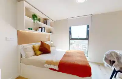 Amenities?w=400&h=260&fit=crop&q=40&auto=format&trim=auto