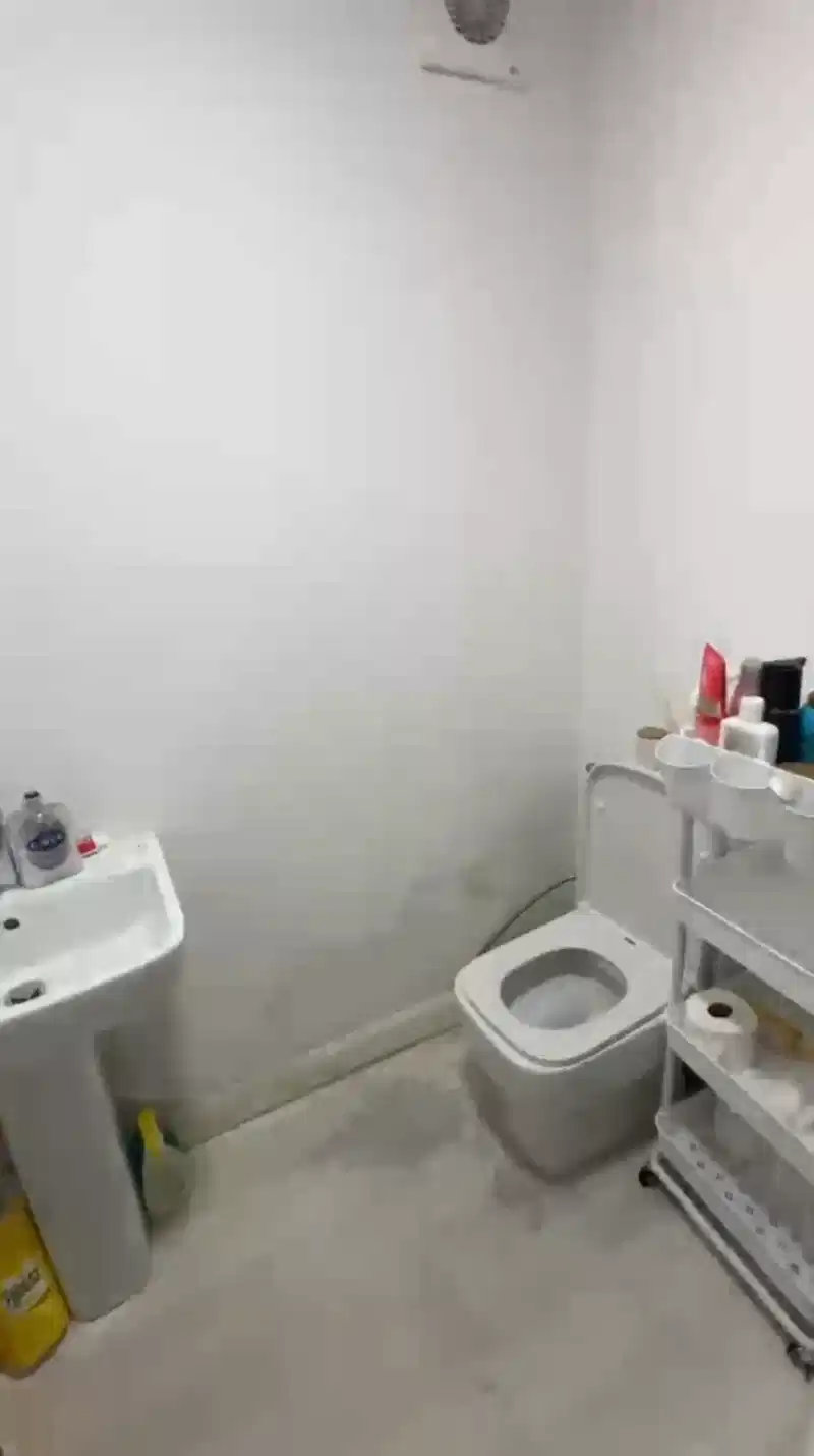 Exterior?w=400&h=260&fit=crop&q=40&auto=format&trim=auto