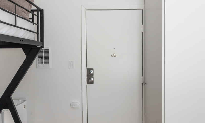 Exterior?w=400&h=260&fit=crop&q=40&auto=format&trim=auto