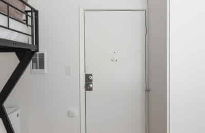 Exterior?w=400&h=260&fit=crop&q=40&auto=format&trim=auto