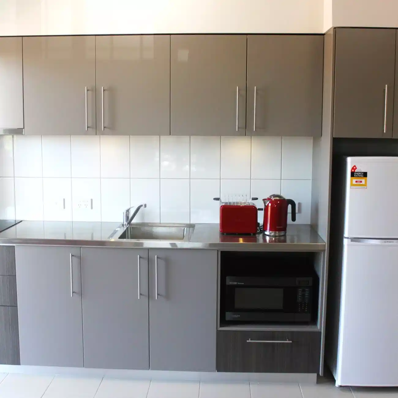 Kitchen?w=400&h=260&fit=crop&q=40&auto=format&trim=auto