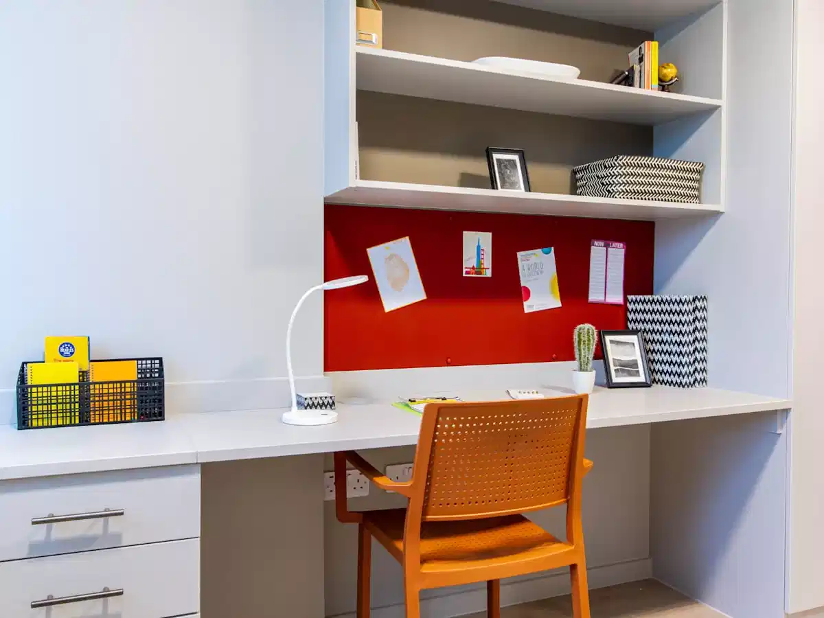 Common Area?w=400&h=260&fit=crop&q=40&auto=format&trim=auto