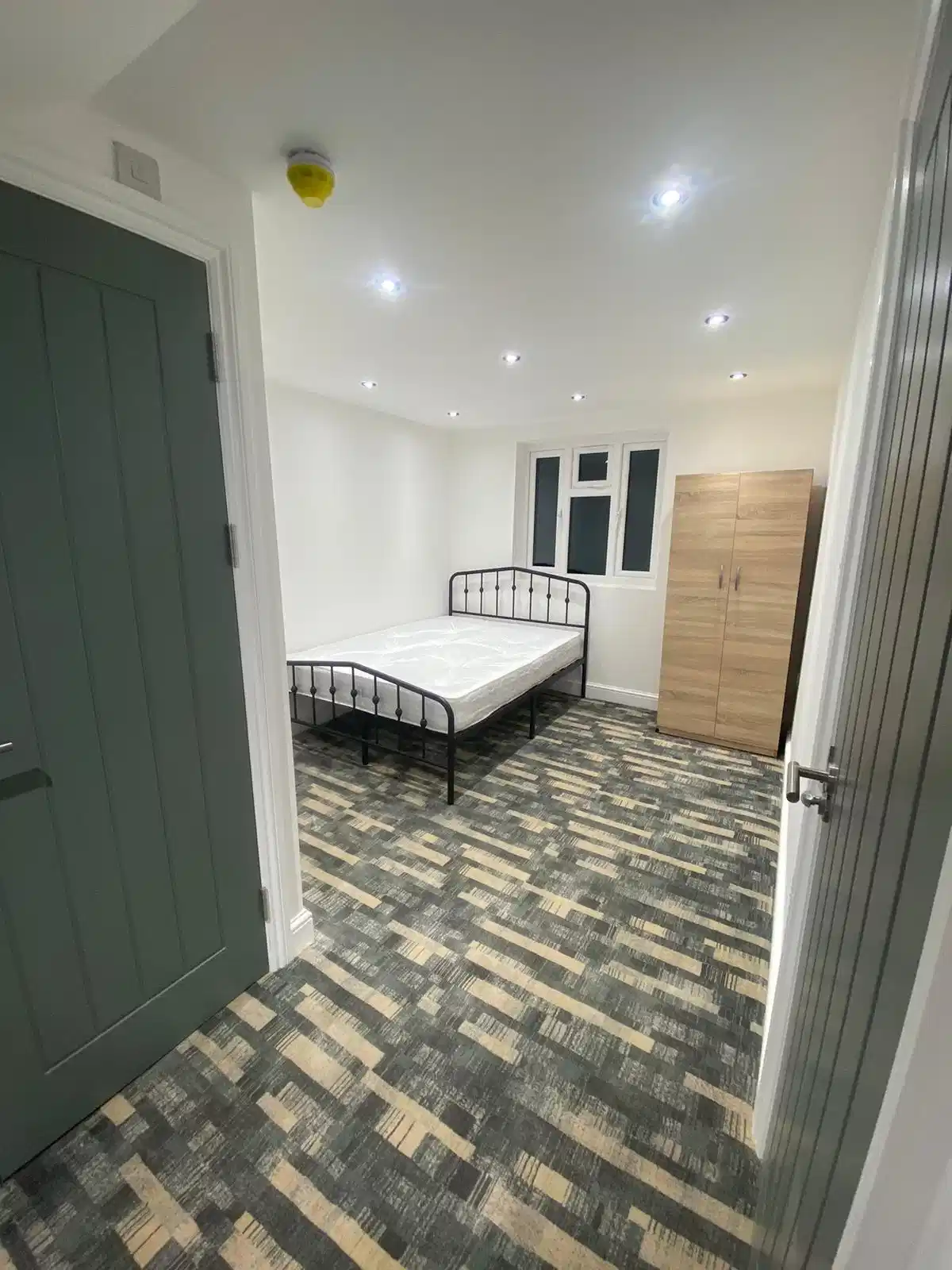 Room in a 6 Bedroom Apartment, Shaftsbury Rd, London E7 8PF - London, England, United Kingdom - Bedroom