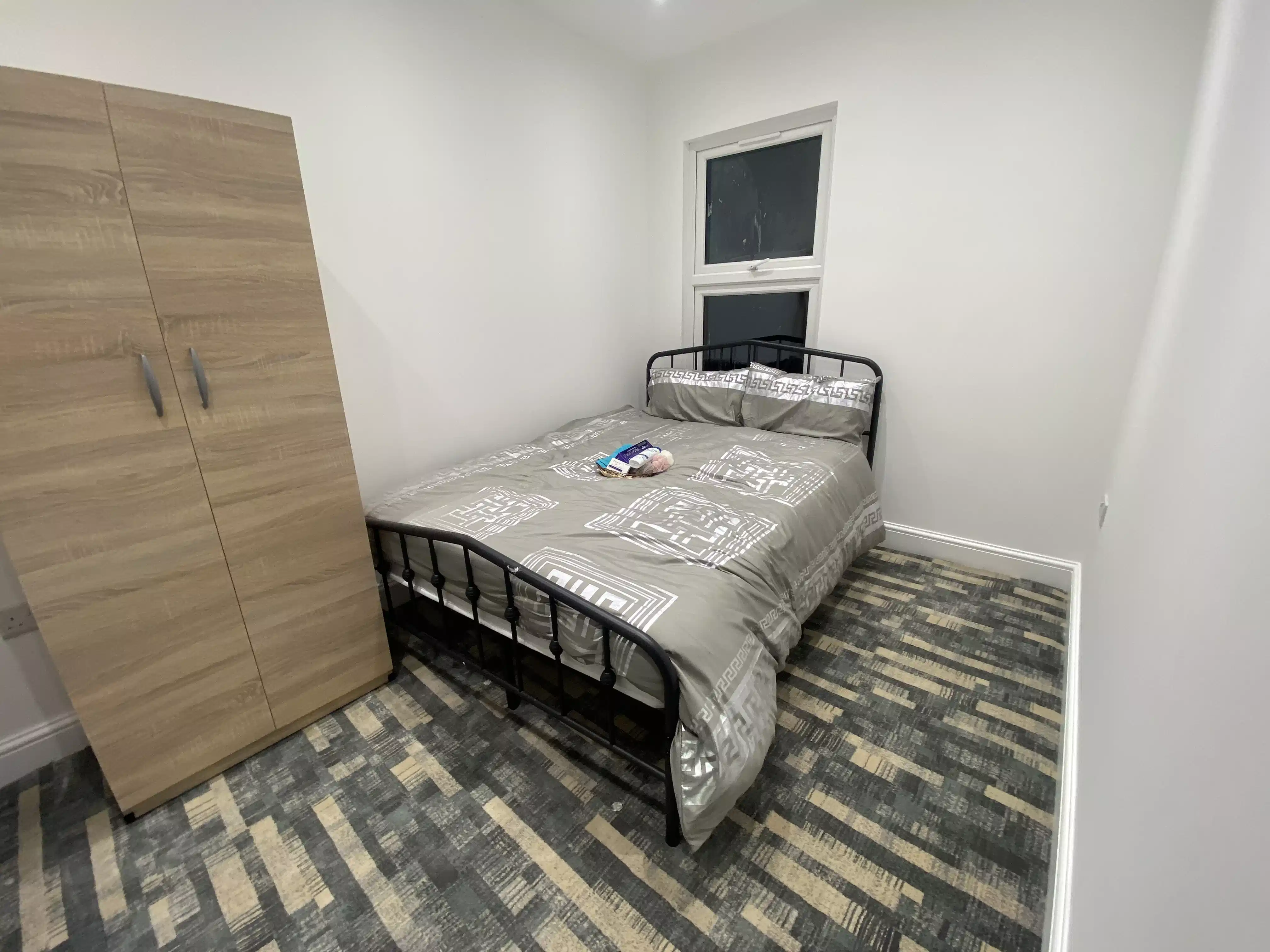 Room in a 6 Bedroom Apartment, Shaftsbury Rd, London E7 8PF - London, England, United Kingdom - Compact Single - Bedroom