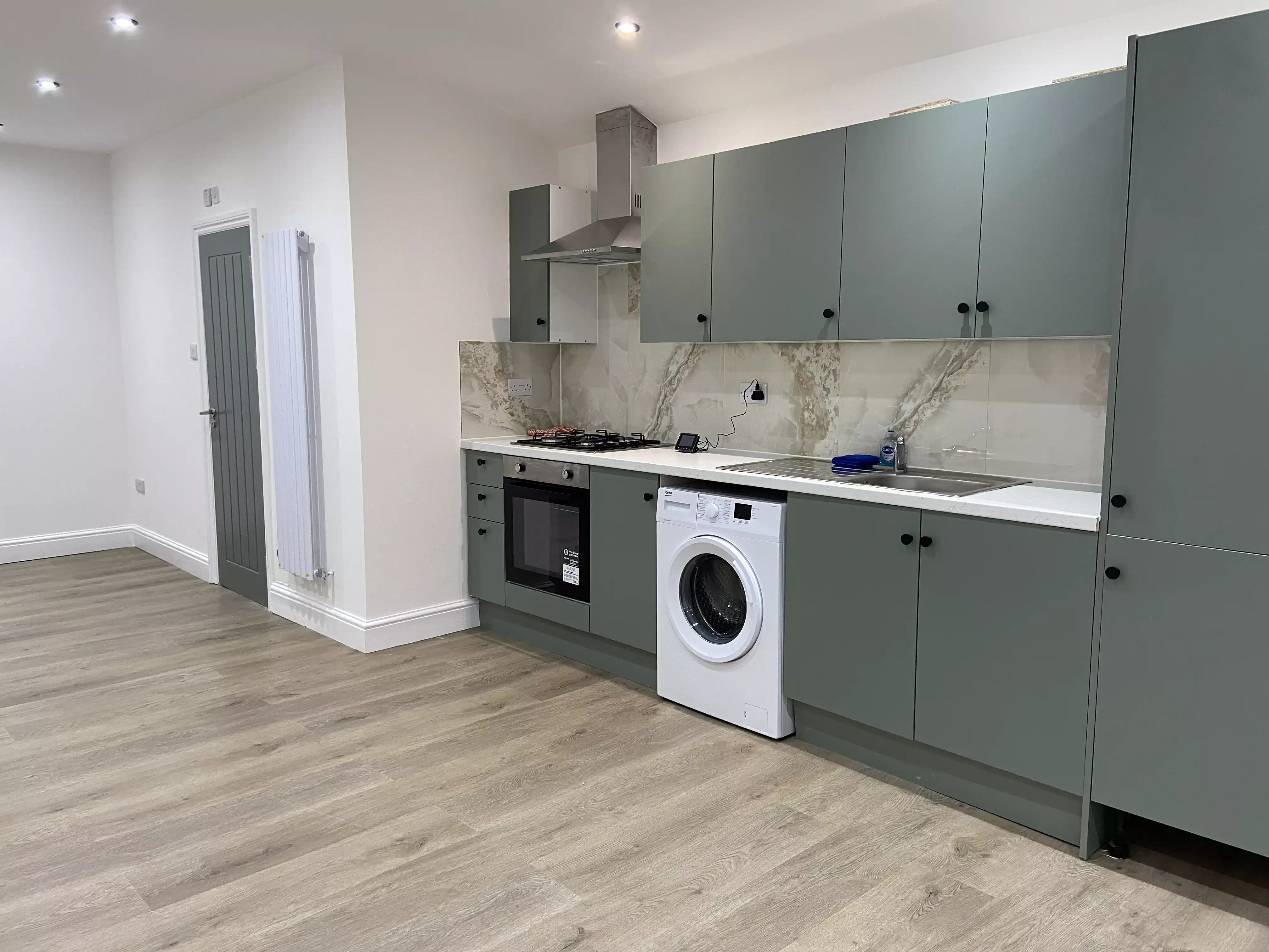 Room in a 6 Bedroom Apartment, Shaftsbury Rd, London E7 8PF - London, England, United Kingdom - Loft Ensuite - Kitchen