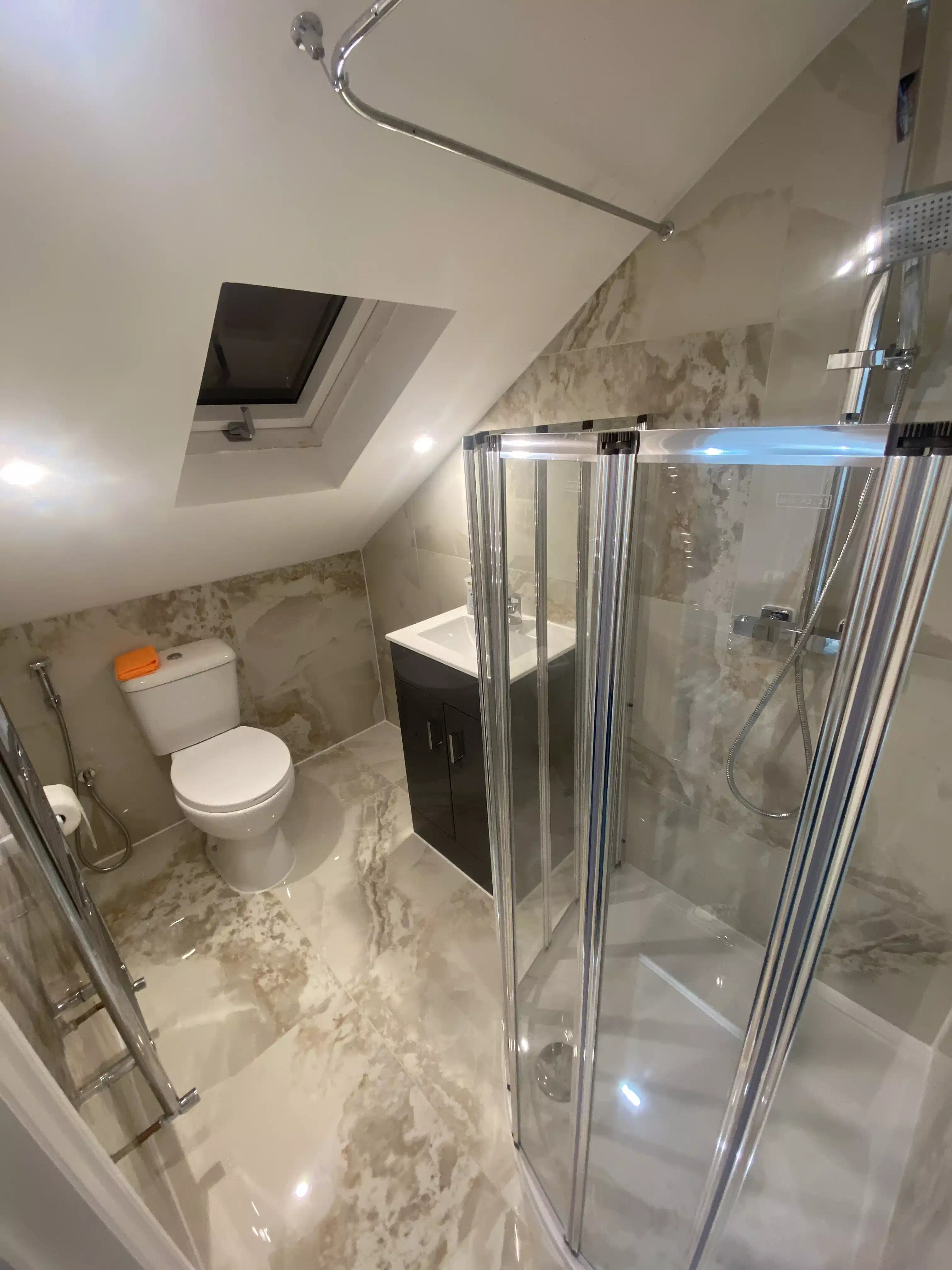 Compact Single - Bathroom?w=400&h=260&fit=crop&q=40&auto=format&trim=auto