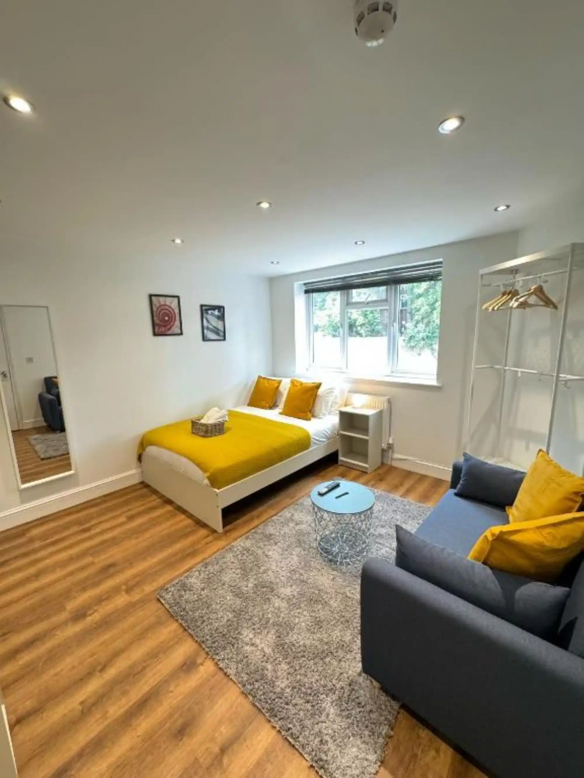 Kitchen?w=400&h=260&fit=crop&q=40&auto=format&trim=auto