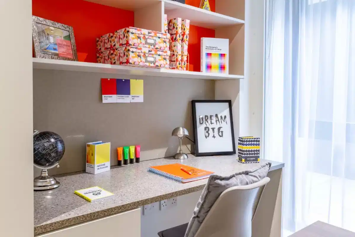 Amenities?w=400&h=260&fit=crop&q=40&auto=format&trim=auto