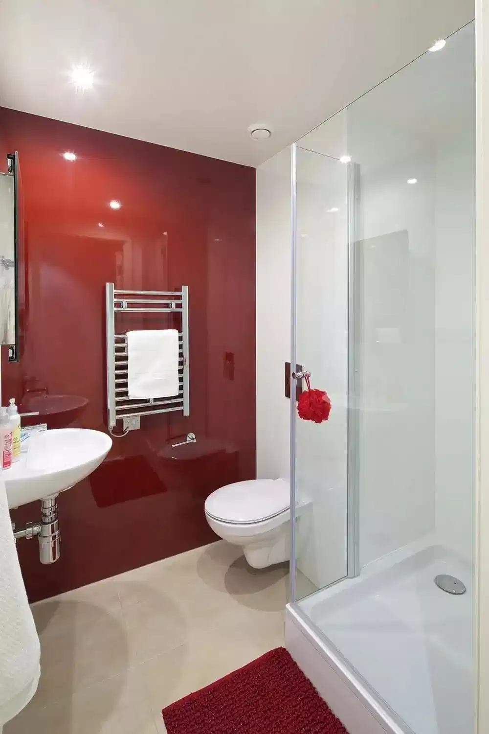 Bathroom?w=400&h=260&fit=crop&q=40&auto=format&trim=auto