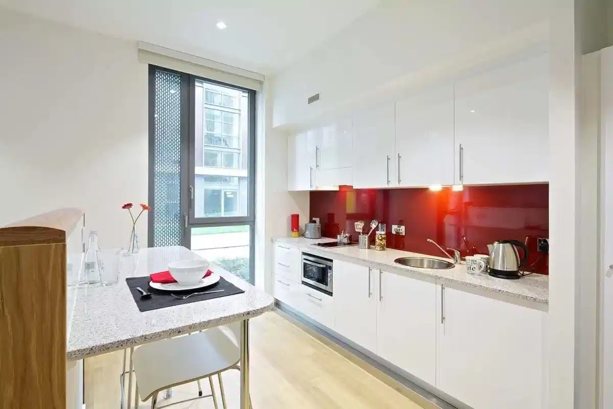 Bathroom?w=400&h=260&fit=crop&q=40&auto=format&trim=auto