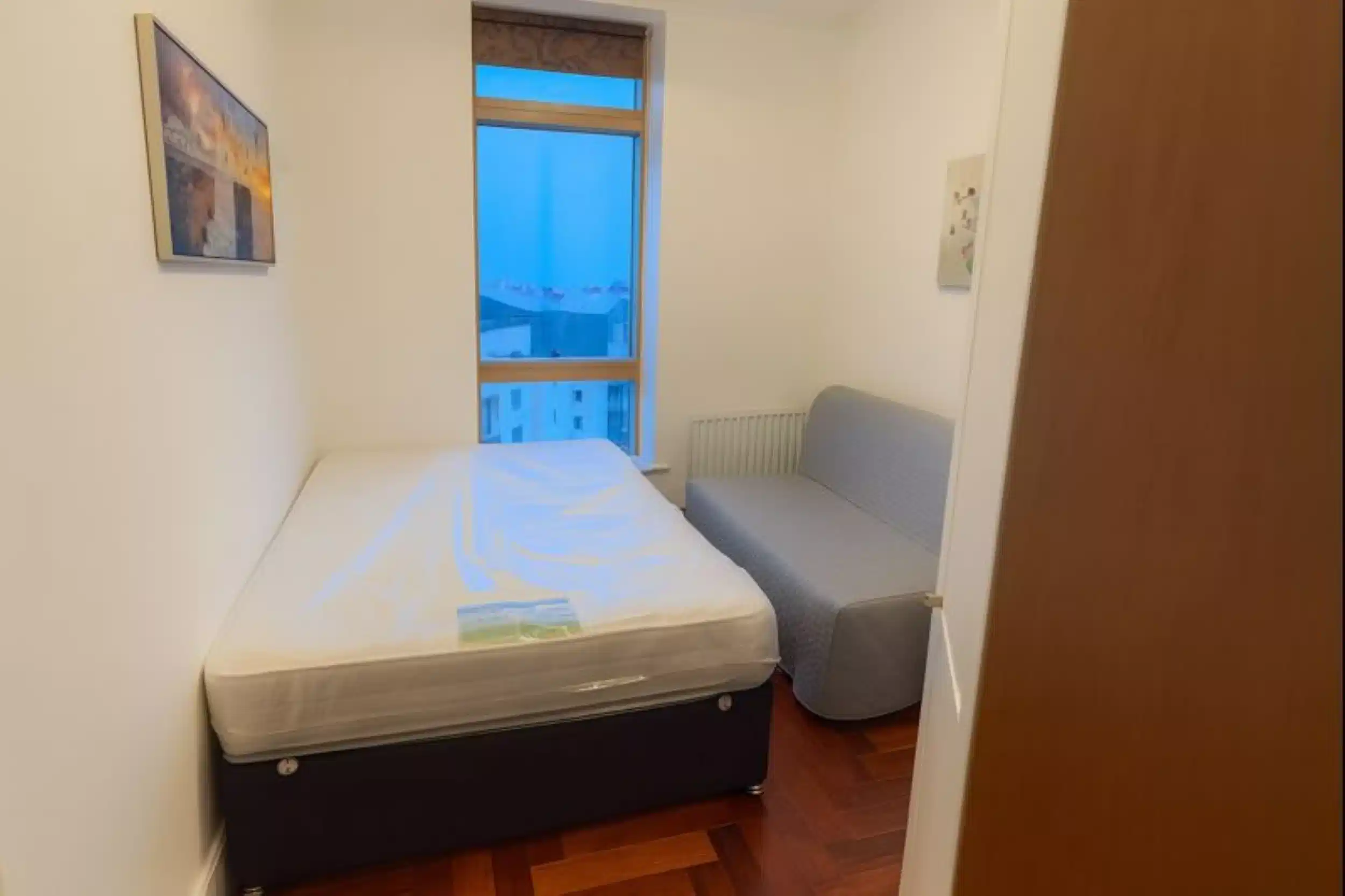 Room in a 4 Bedroom Apartment, Beechwood Court, Dublin A94 X1PR - Dublin, Ireland - Bedroom