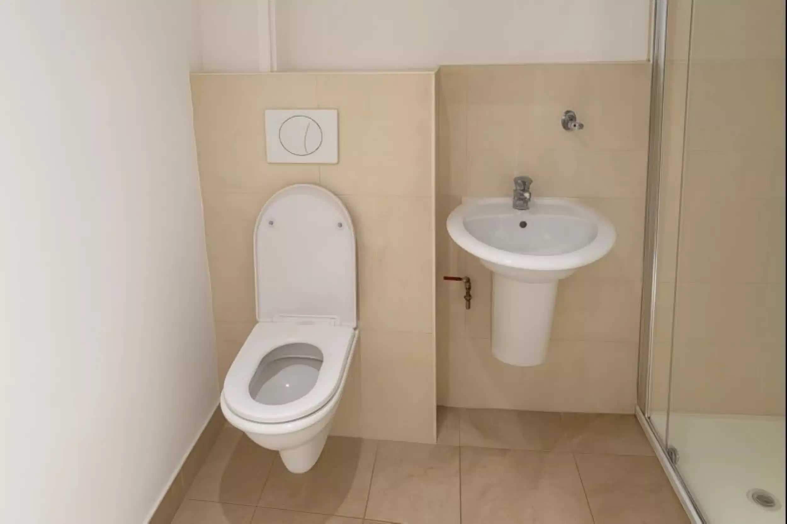 Room in a 4 Bedroom Apartment, Beechwood Court, Dublin A94 X1PR - Dublin, Ireland - Bathroom