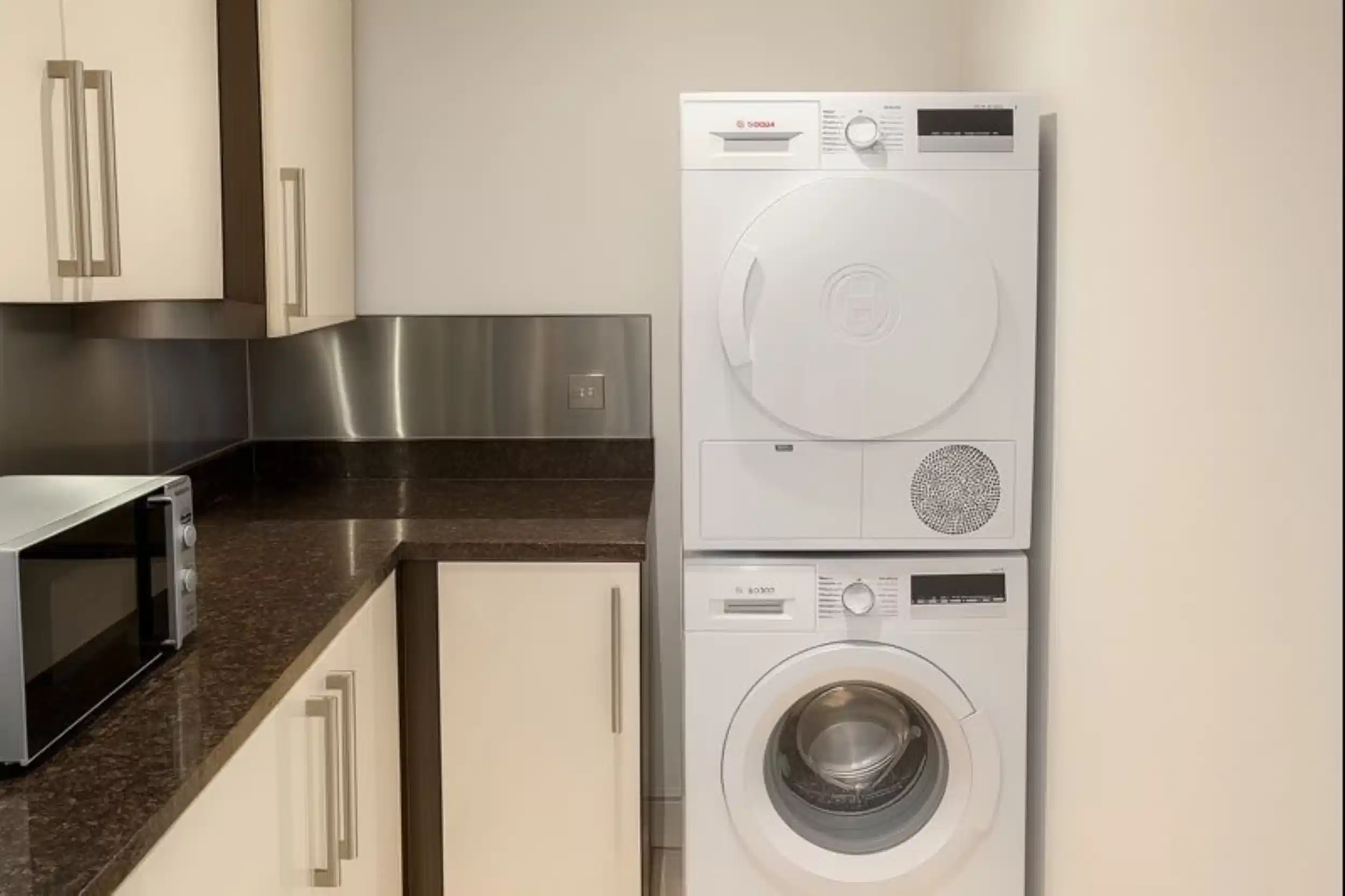 Bedroom?w=400&h=260&fit=crop&q=40&auto=format&trim=auto