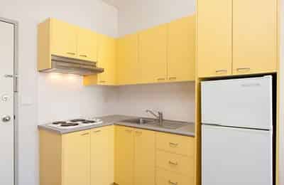 Bathroom?w=400&h=260&fit=crop&q=40&auto=format&trim=auto