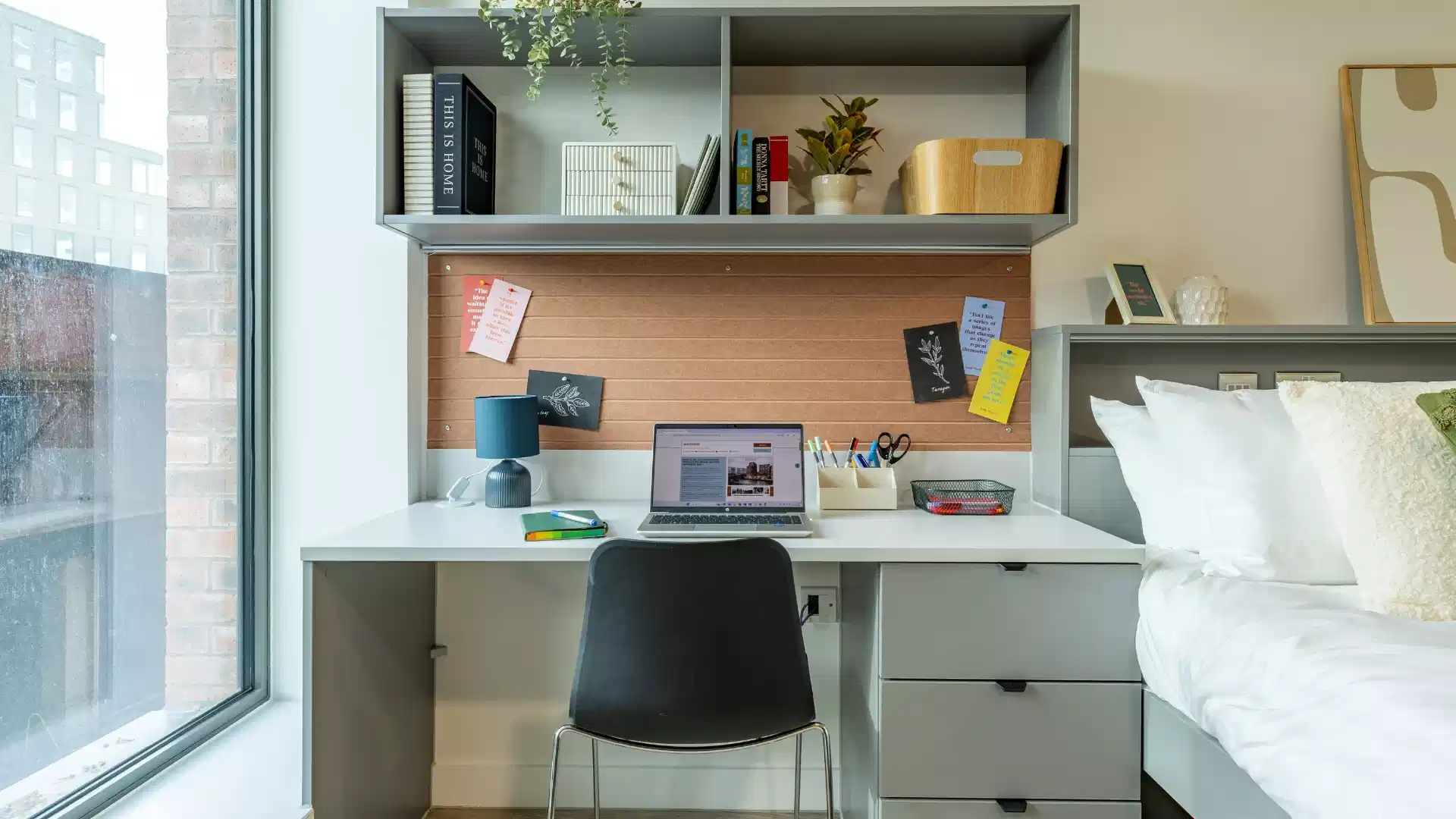 Amenities?w=400&h=260&fit=crop&q=40&auto=format&trim=auto