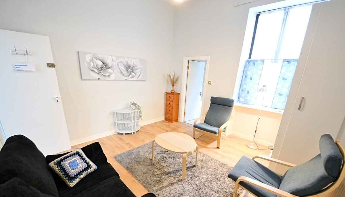 Common Area?w=400&h=260&fit=crop&q=40&auto=format&trim=auto